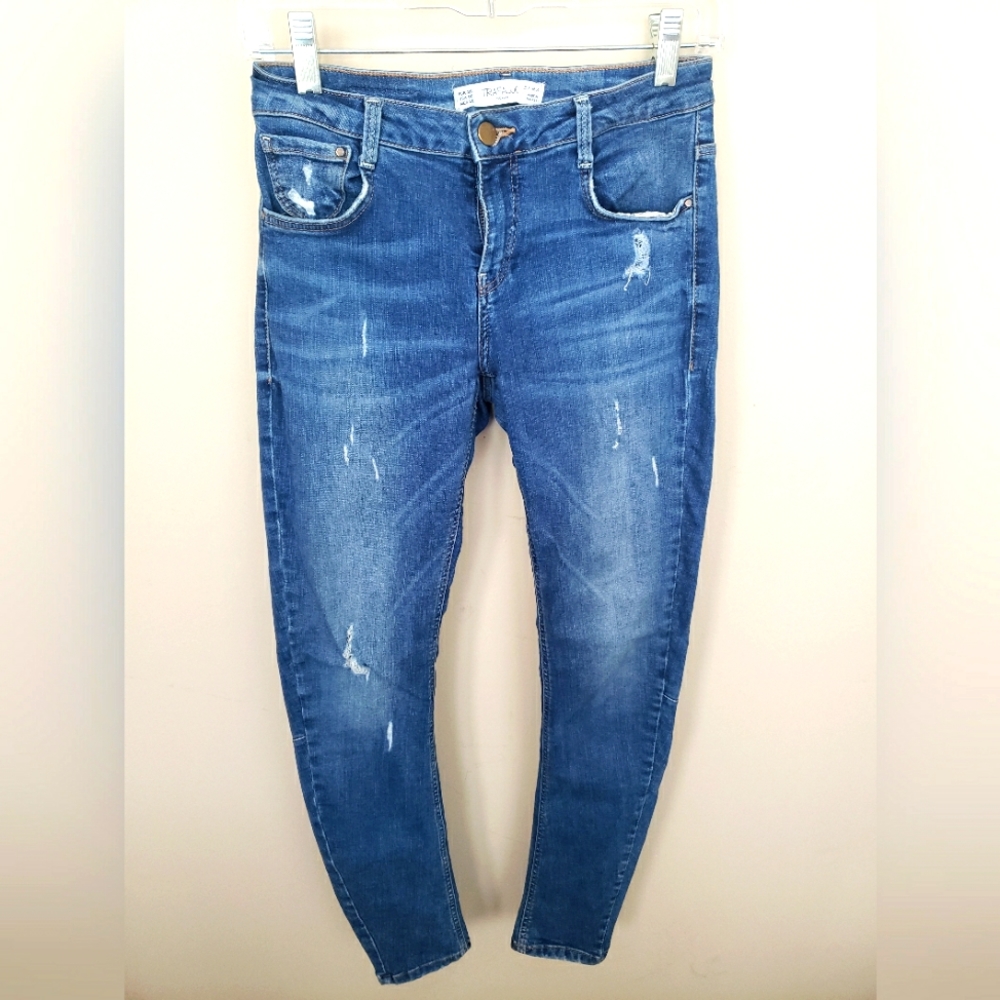 Zara Trafaluc Skinny distressed Jeans size 6.
